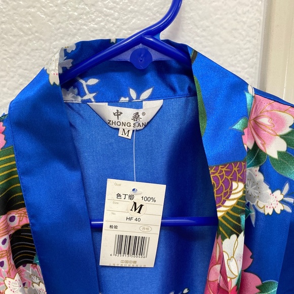 Japanese kimono with robe belt NWT - Picture 2 of 7